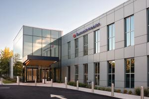 Exterior view of Summit Health’s Clifton, NJ location at 1255 Broad Street, showing the main entrance walkway