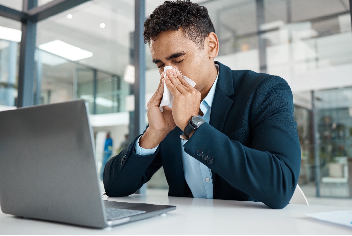 A woman with a sinus infection receiving a medical exam from a Summit Health ENT